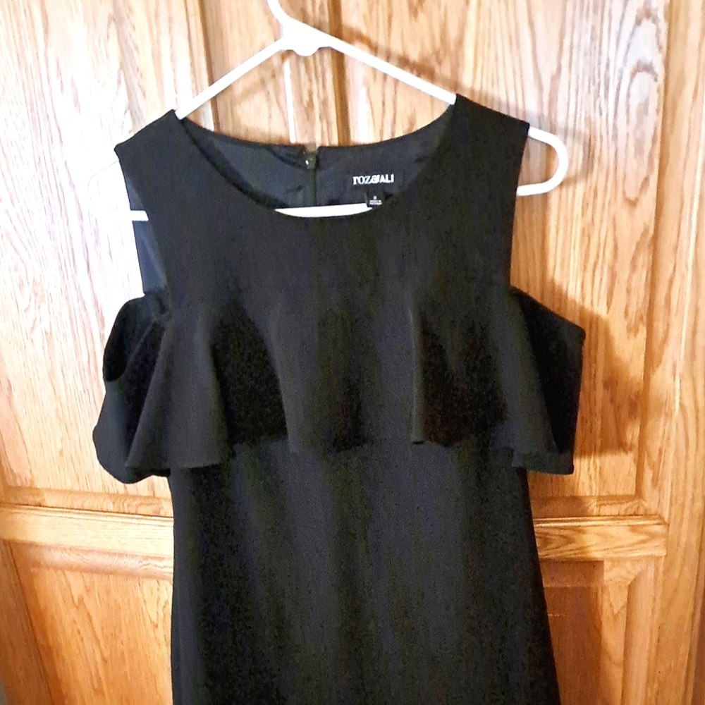 Stunning cold shoulder dress by Rozeali size 2 bust 34" length 36"